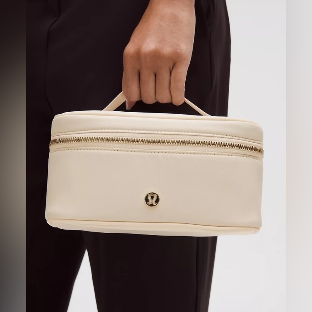 🆕🤍 LAST ONE Lululemon Travel Toiletry Bag 3.5L - Light Ivory Sheer Oak